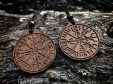 Vegvisir tallado en madera colgante o llavero