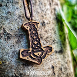 Mjolnir tallado en madera - LLavero, colgante, mascota