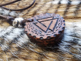 Amuleto símbolo Valknut, símbolo vikingo del guerrero.