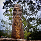 Tótem Odín tallado en madera