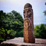 Tótem Odín tallado en madera